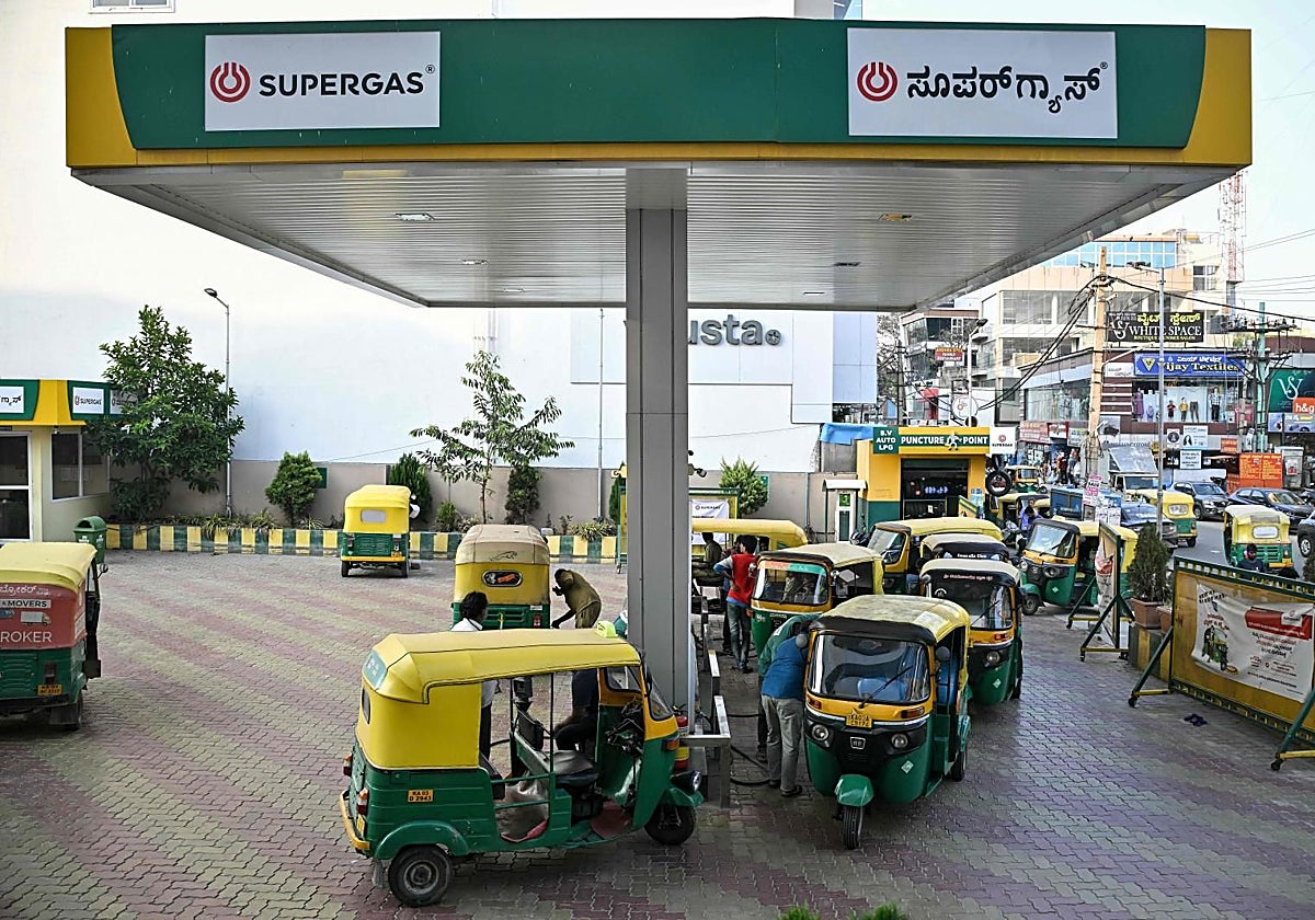 La capital india se plantea decir adiós a los tuctucs y las motocicletas de gasolina.