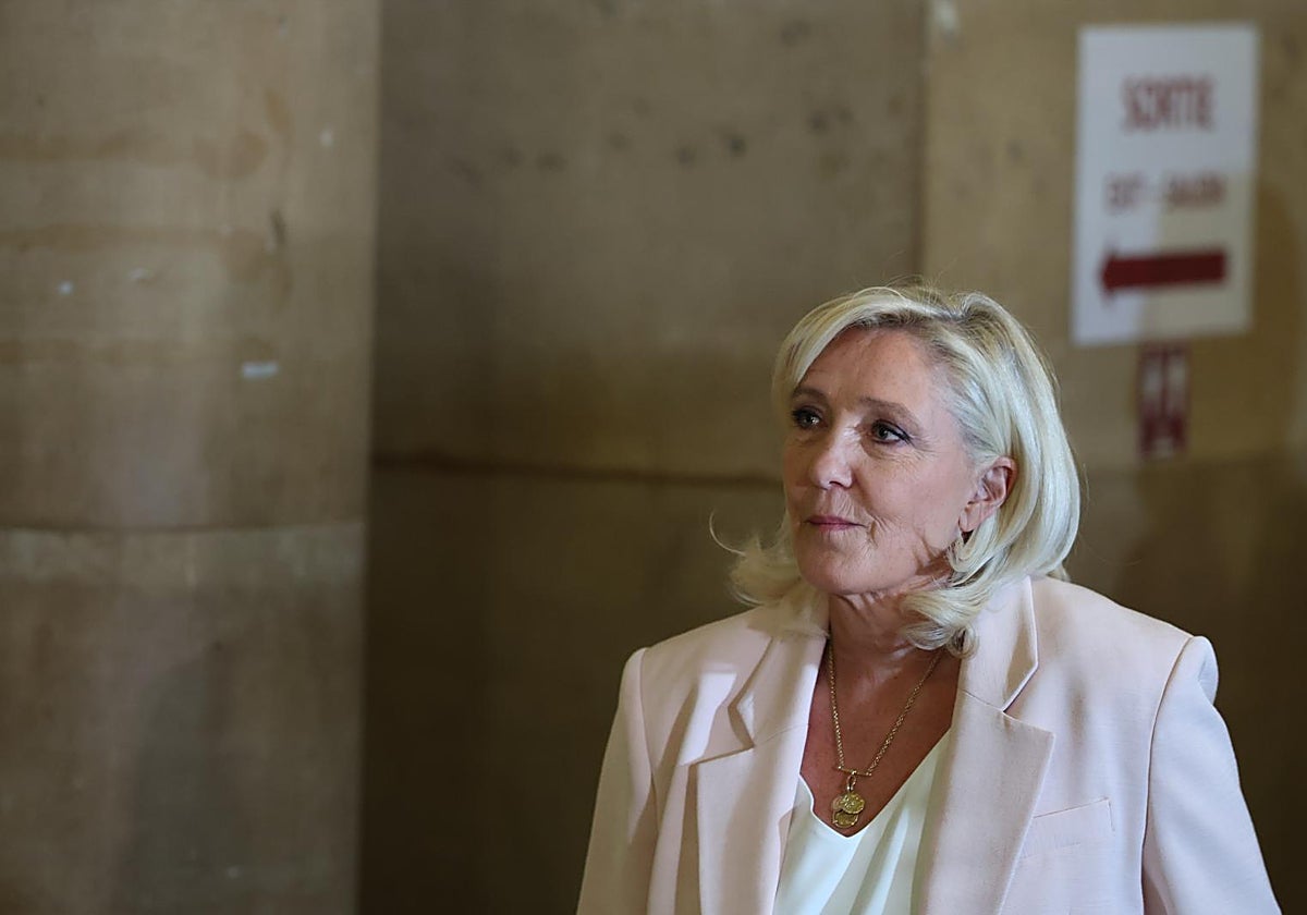 Condenan a Le Pen a 15 meses de inhabilitación por malversación y abren la puerta a que se presente a las elecciones
