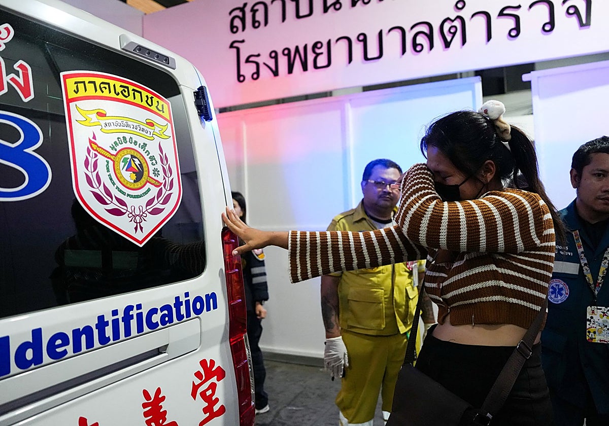 Las autoridades investigan si el bloqueo de las salidas de emergencia atrapó a las víctimas del incendio de Bangkok
