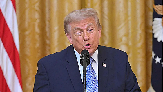 Trump acusa a China de injerencia y revela documentos de la CIA sobre el fraude electoral del chavismo