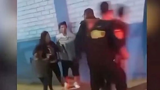 Detienen a un agente por matar de un disparo a un menor en Perú