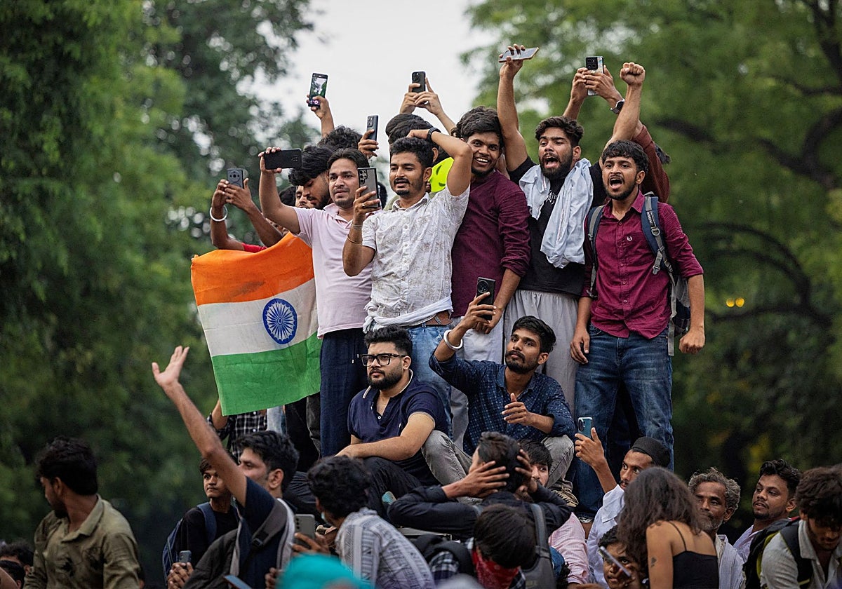 Dimite el ministro de Educación indio tras las masivas protestas de las 'cucarachas'