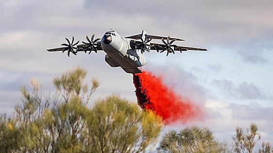 Francia se aprovecha de la «capacidad de lanzamiento» del kit antiincendios del A400M