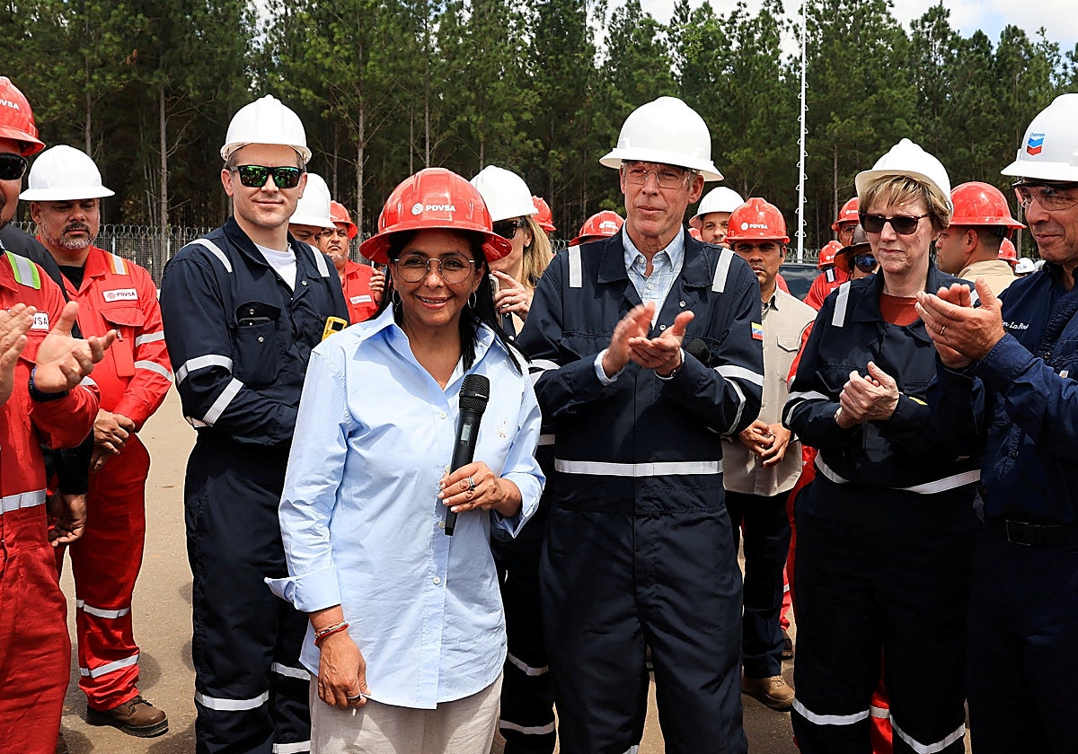 Delcy Rodríguez visita infraestructuras petrolíferas con el secretario de Energia de EE UU, Chris Wright.