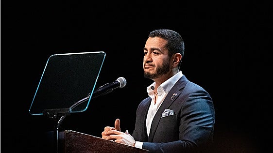 El triunfo de Abdul El Sayed en las primarias de Míchigan confirma el giro a la izquierda del Partido Demócrata