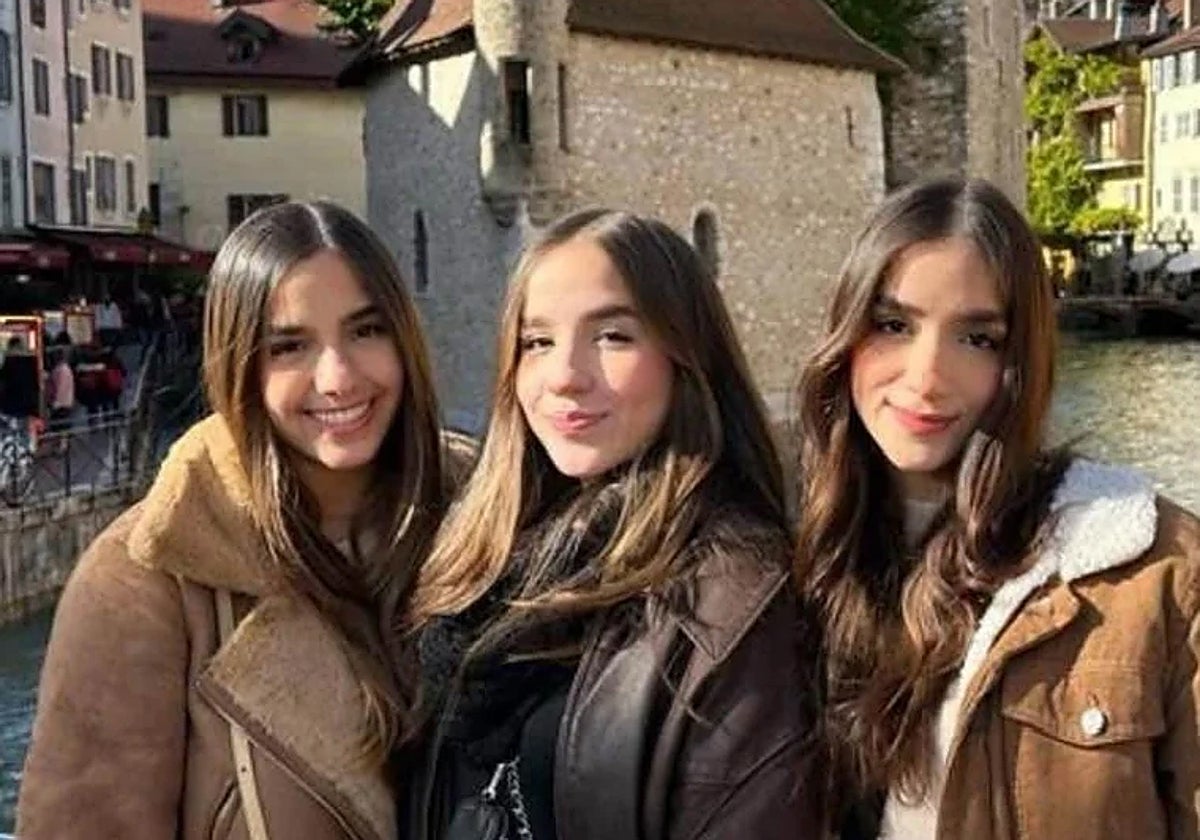 Ana María, Sofía e Isabella durante un viaje en Francia.