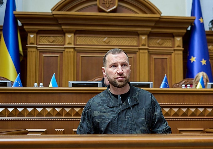 El nuevo ministro de Defensa, Yevheni Khmara, durante su nombramiento.