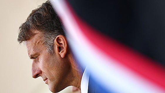 El último verano de Macron en la presidencia: incendios, déficit y un revés judicial