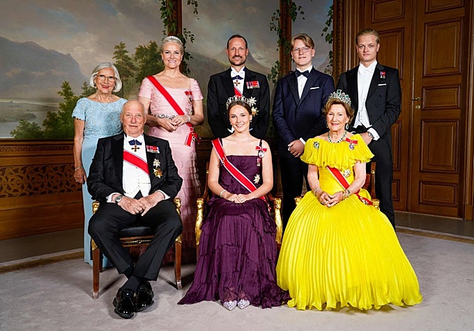 La familia real noruega durante la celebración del 18 cumpleaños de la princesa Ingrid. en 2022