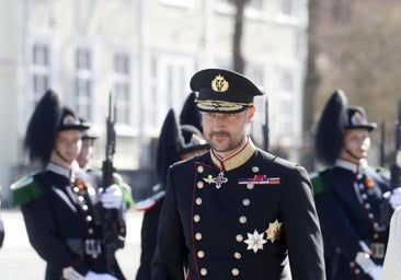 Haakon hereda una Corona en horas bajas