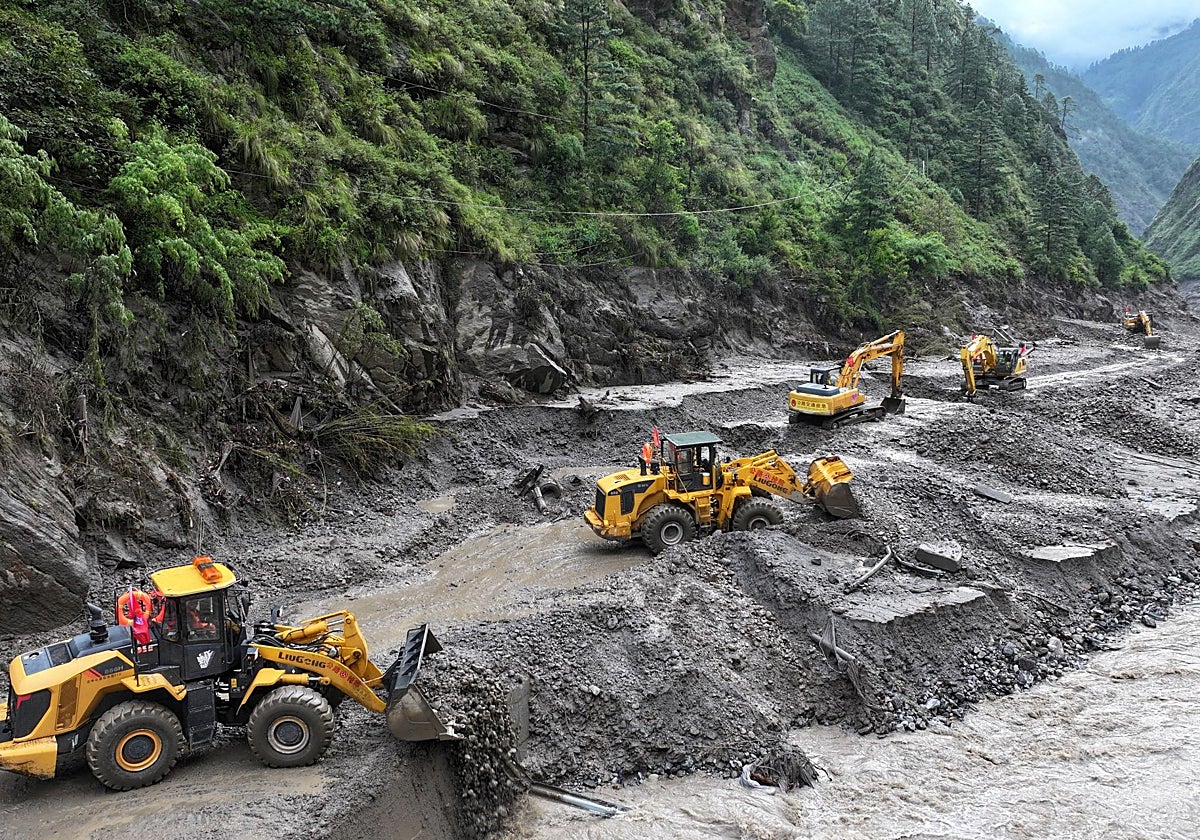 El temor a una segunda riada paraliza las labores de rescate en Nepal cuando todavía hay 1.500 desaparecidos