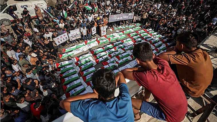 Gaza entierra a los muertos de hace mil días