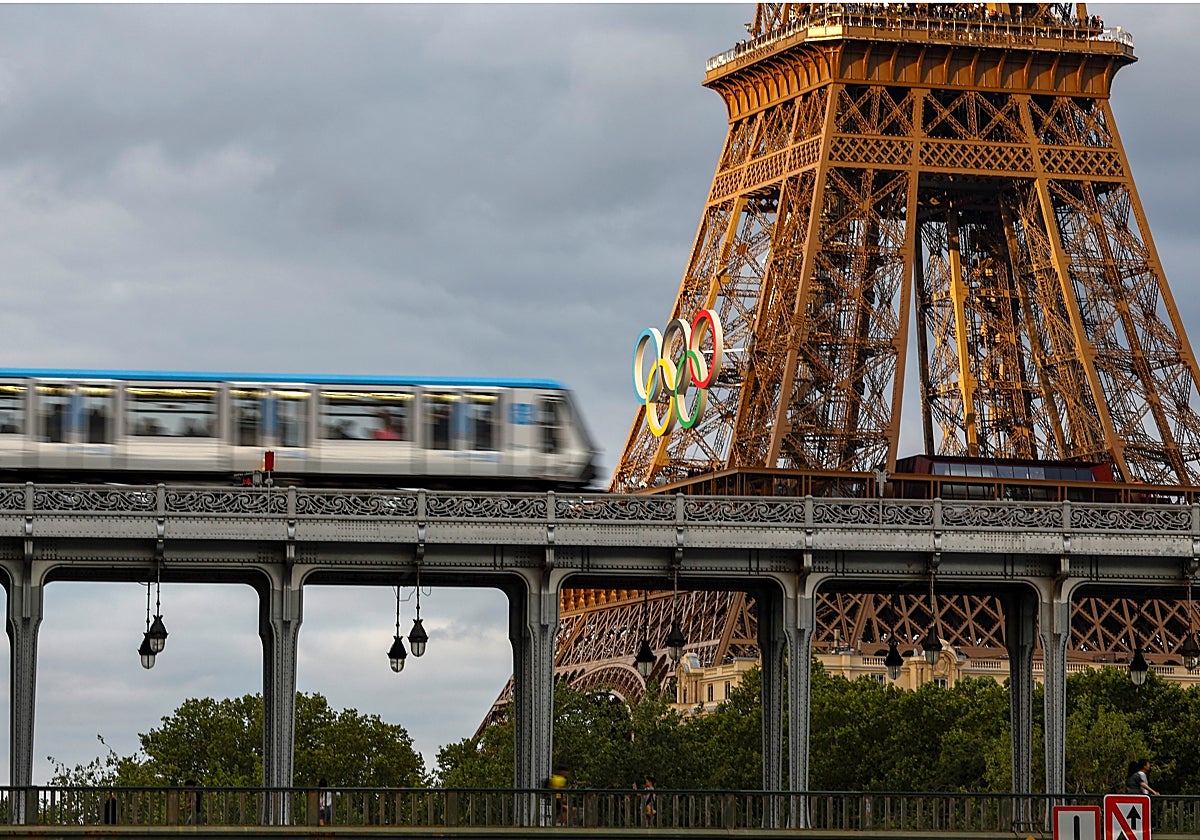 Huelga en la Torre Eiffel por apartar a sus trabajadoras por motivos religiosos