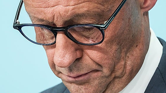 Merz reacciona al batacazo electoral con el endurecimiento de su política migratoria