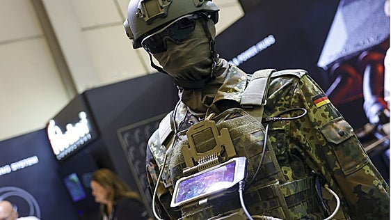 El ministro alemán de Defensa responde a las críticas sobre las compras de armamento: «No es chatarra»