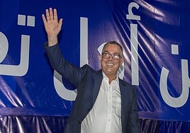 Fouzi Lekjaa, del PAM, celebra la victoria de su partido.