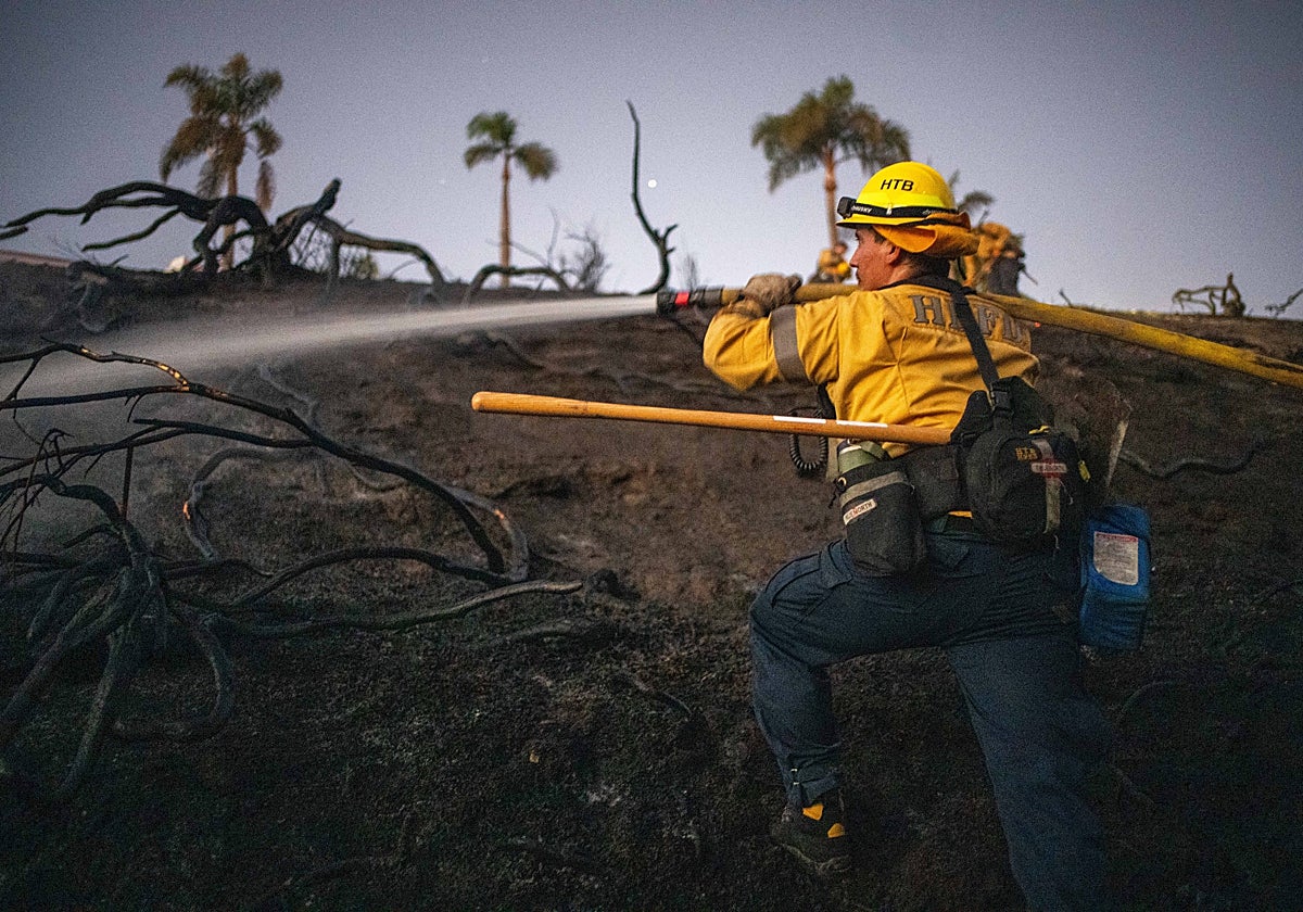 Los incendios obligan a evacuar a 16.000 personas en California