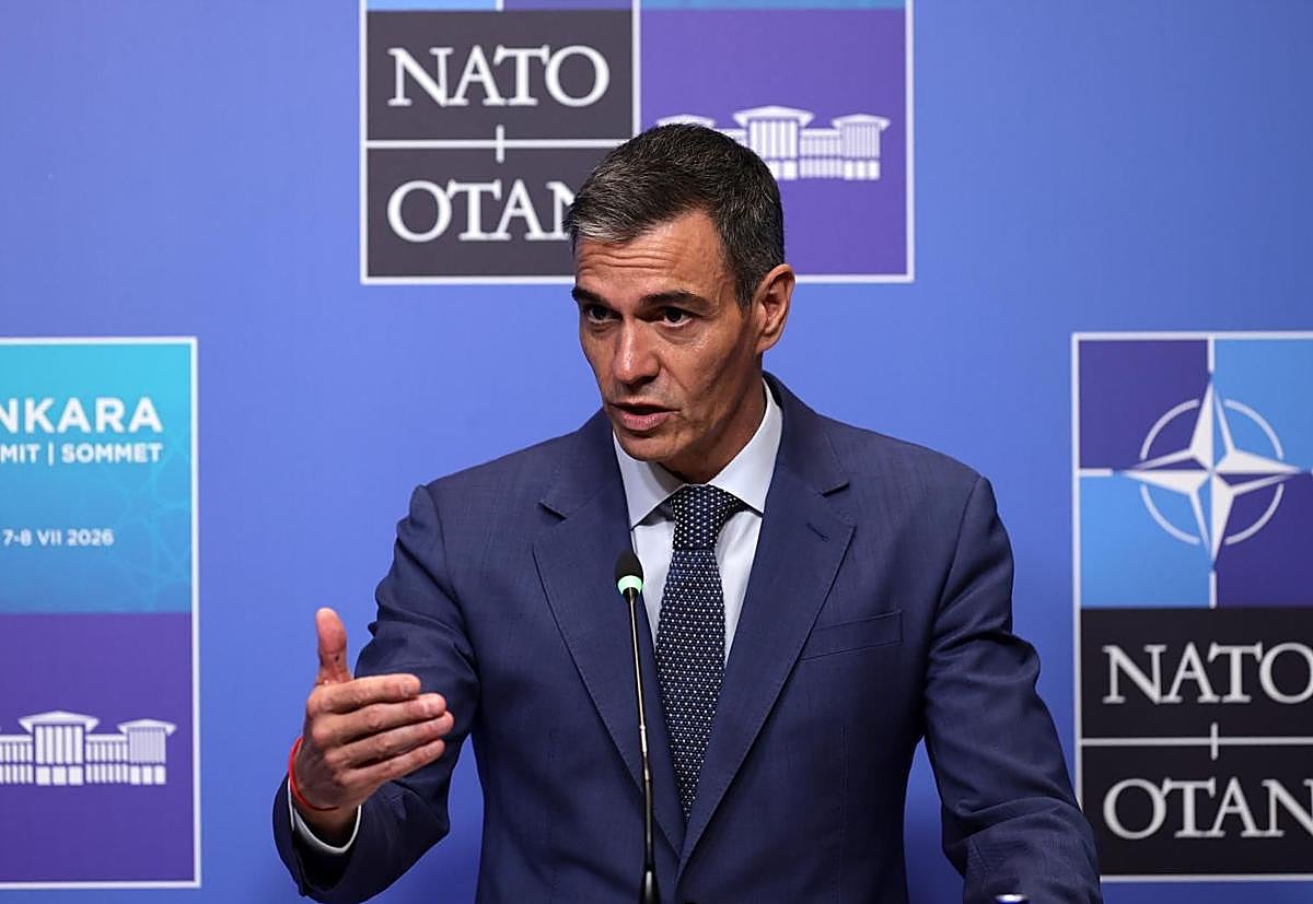 El presidente Pedro Sánchez interviene durante una rueda de prensa en la Cumbre de la OTAN.