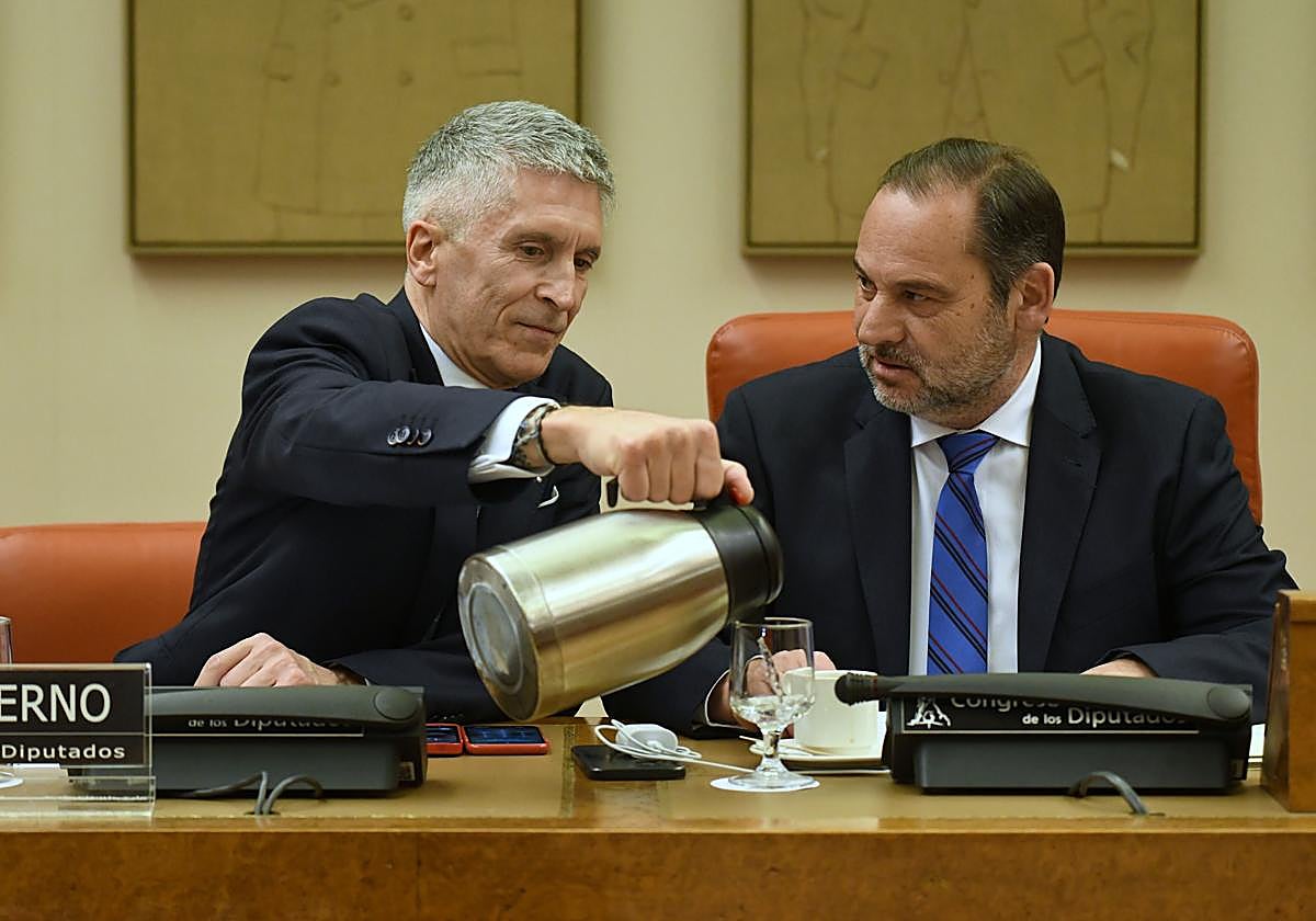 Ábalos pide explicaciones a Marlaska después de que un perro impidiera el vis a vis con su pareja