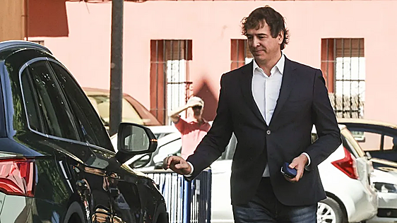 Hazte Oír abre la vía para que el hermano de Sánchez 'devuelva' los 340.572 euros que cobró como salario en Badajoz