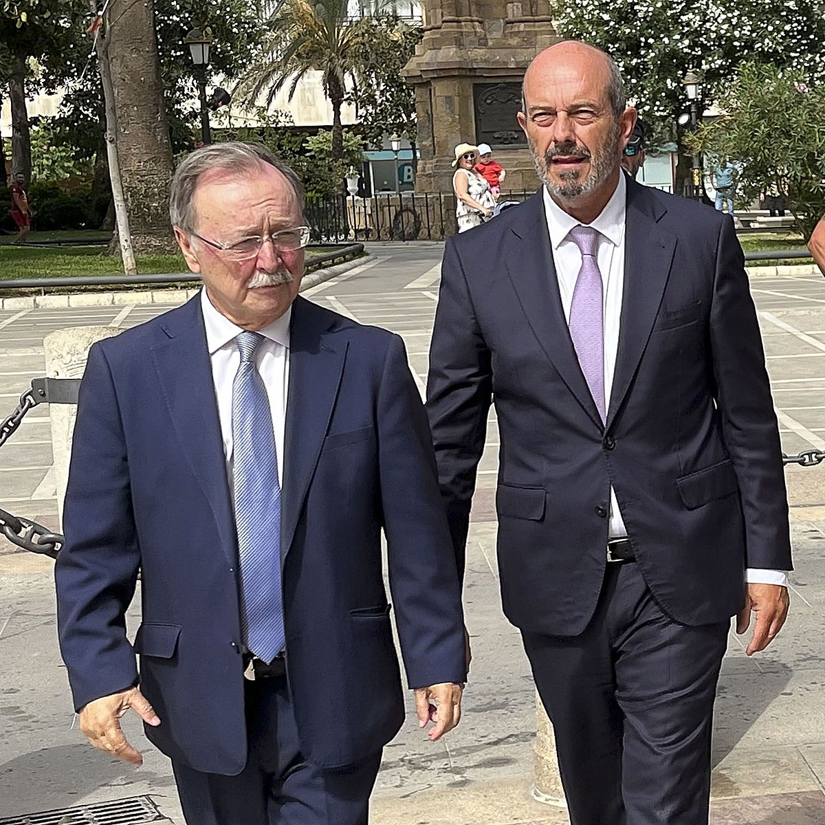 Rollán junto al presidente de Ceuta en su visita este viernes.