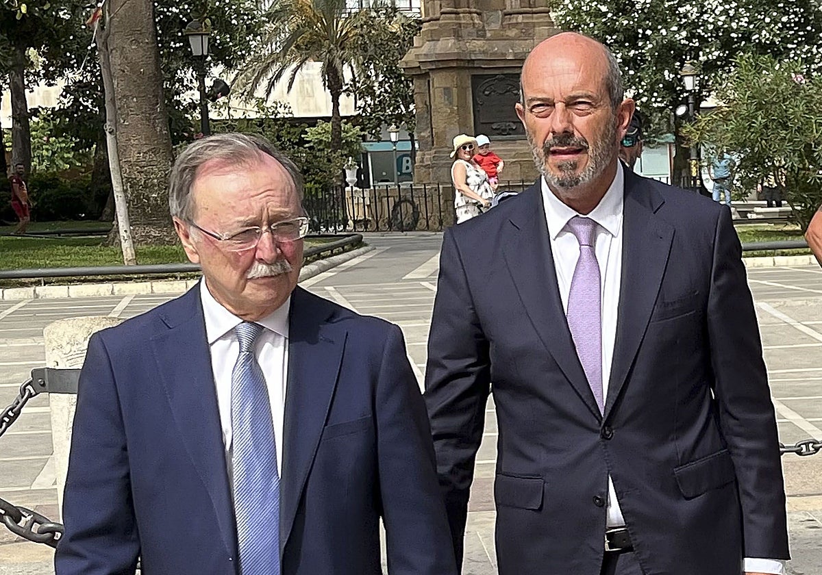 Rollán junto al presidente de Ceuta en su visita este viernes.