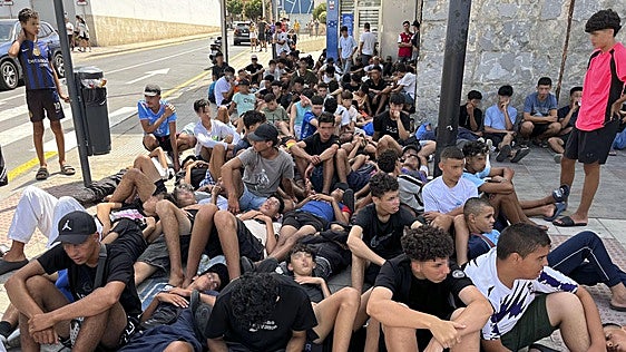 Interior cifra en más de 2.000 los menores migrantes identificados desde el 30 de julio