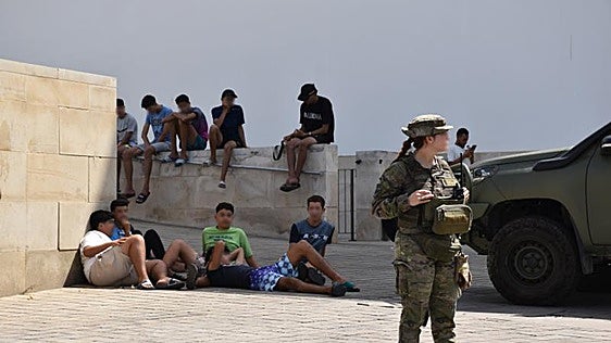 Cortan la falange de los dedos a un menor migrante que vagaba por las calles de Ceuta sin protección