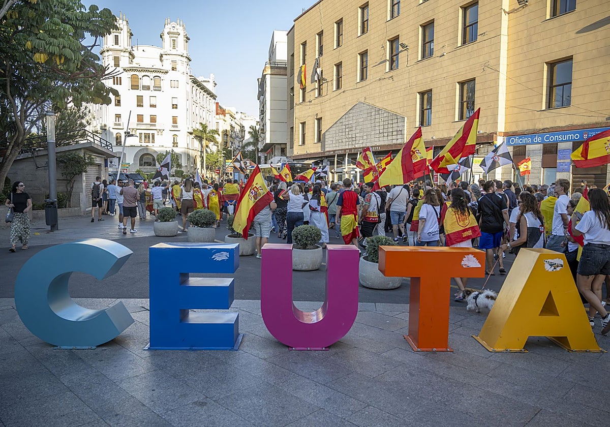 Las concentraciones por Ceuta desatan el choque político ante las acusaciones de instrumentalizar la causa
