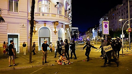 La manifestación por Ceuta frente al Congreso termina con cargas policiales y consignas racistas