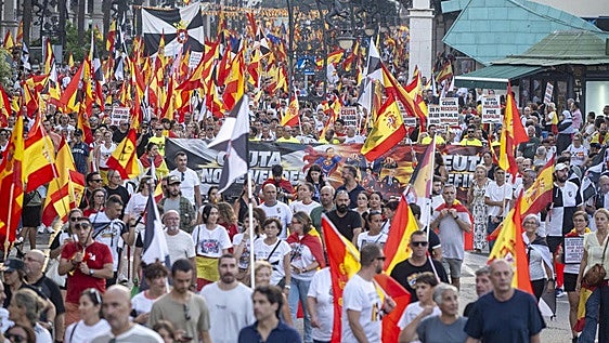 Los vecinos de Ceuta se manifiestan contra la instalación de un recurso de acogida en el puerto