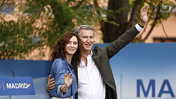 Feijóo y Ayuso cierran filas contra Sánchez y cargan contra su «docilidad» con Marruecos