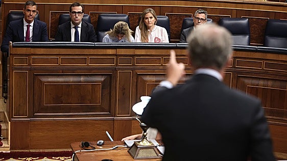 Feijóo recrimina a Sánchez el informe PISA, la corrupción y Ceuta, y el presidente le acusa de «cercenar» el voto de miles de españoles
