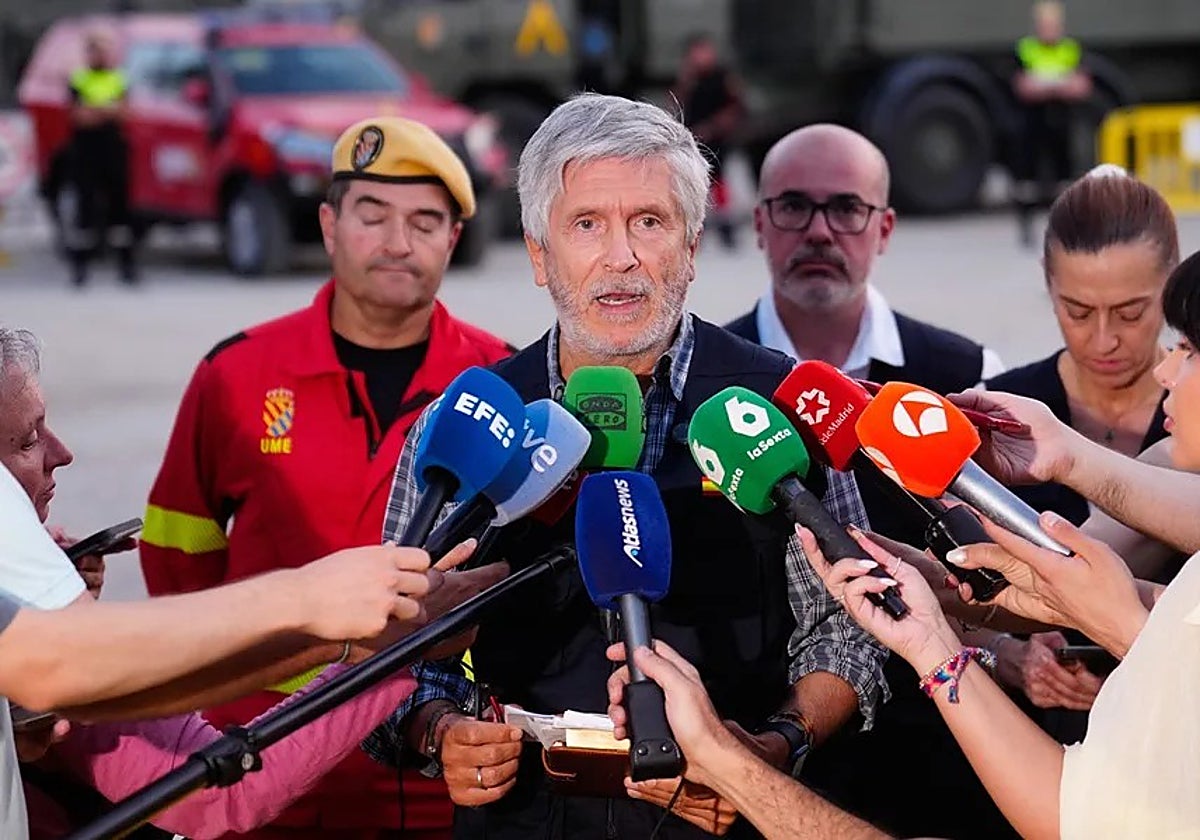 Interior pide «disculpas» a los periodistas «que se hayan sentido ofendidos» pero insiste en defender el dosier sobre ideologías