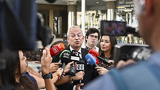 Amplían la querella a Sofía Puente tras la suspensión del Supremo a las altas en el censo de la 'ley de nietos'