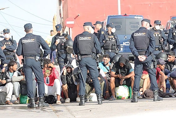 El Gobierno habilita más instalaciones en Ceuta y aspira a llegar a las 6.000 plazas para acoger migrantes