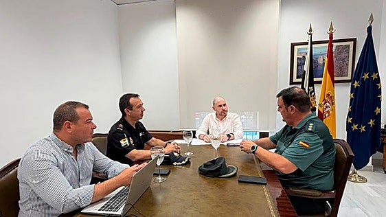 Hazte Oír pide un careo entre el delegado de Ceuta y su exjefe de Gabinete por los avisos del CNI