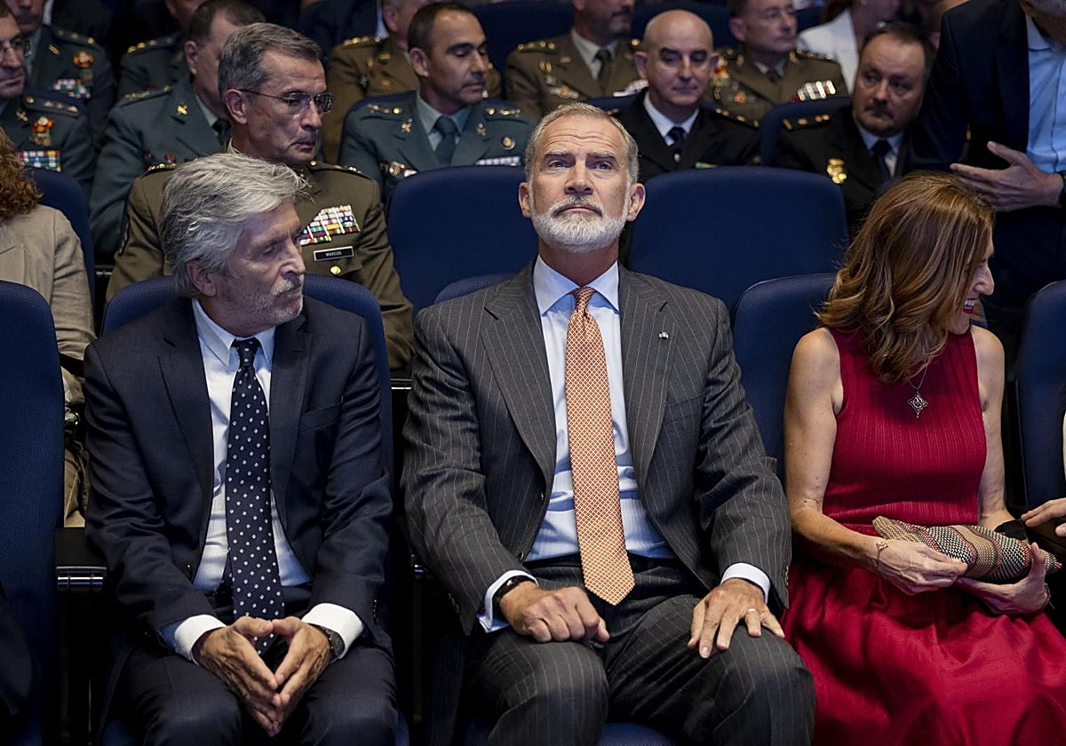 El Rey reivindica la labor de los «servidores públicos» en Ceuta más de un mes después