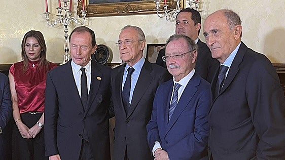 Florentino Pérez visita Ceuta y elogia a Vivas como «el presidente más ilustre que tiene España»