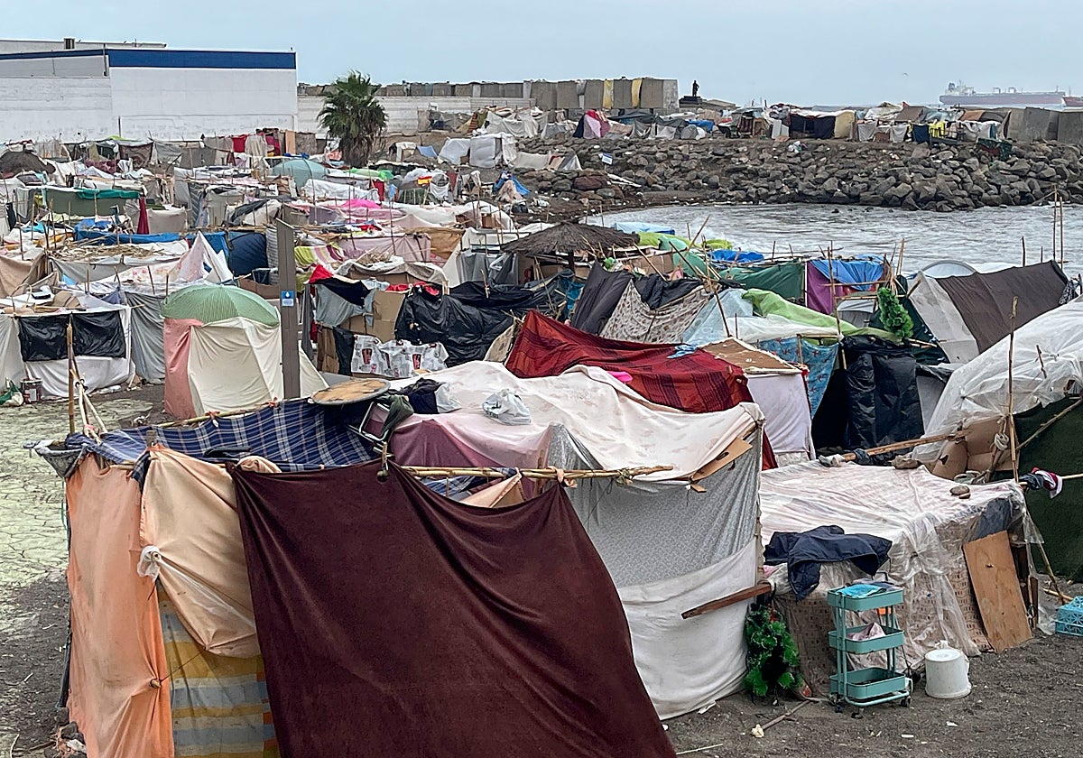 Estado de la playa de Benítez en Ceuta el pasado domingo.