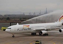 Un avión de Plus Ultra en una foto de archivo