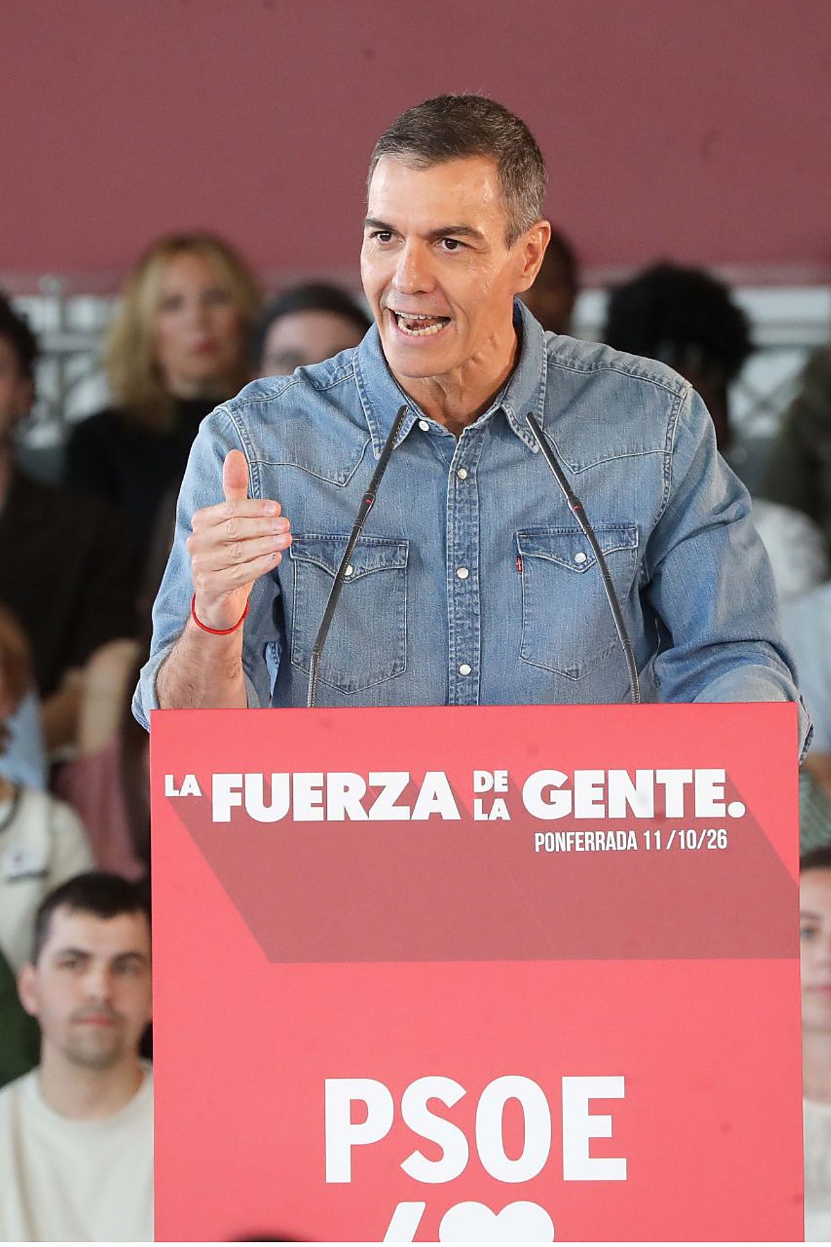 Sánchez interviene en un acto de precampaña en Ponferrada.