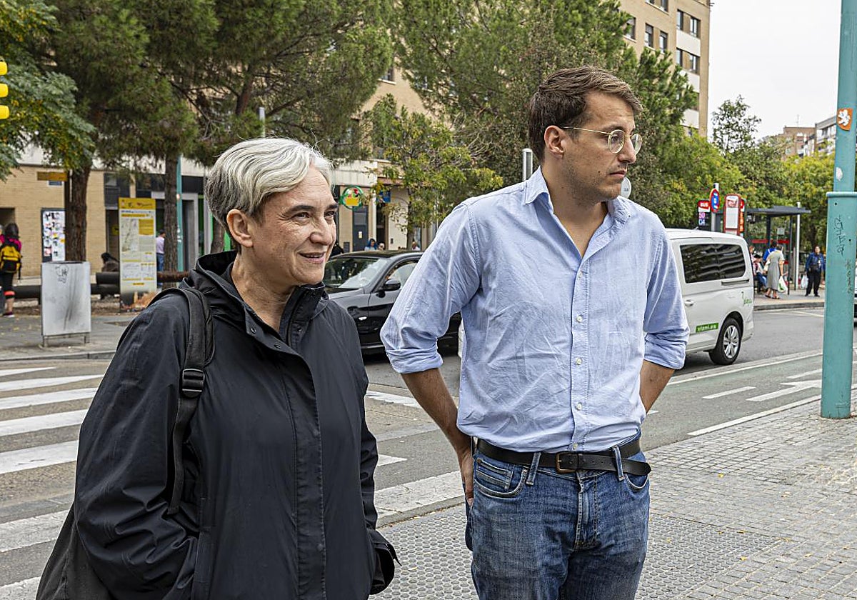 La candidata del Frente Amplio, Ada Colau, y el líder de Chunta Aragonesista, Jorge Pueyo
