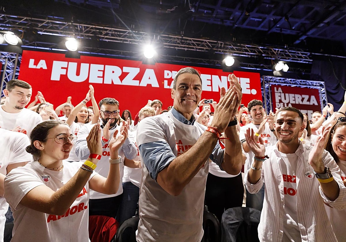 el Gobierno, Pedro Sánchez, en un acto de precampaña en el Palacio de Congresos y Exposiciones de Granada.