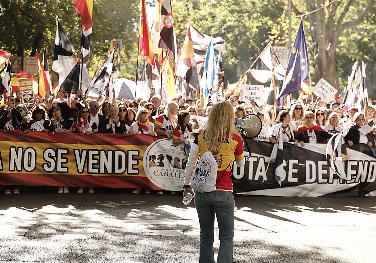 Mujeres ‘caballas’ se manifiestan Madrid para exigir la vuelta a la normalidad en Ceuta