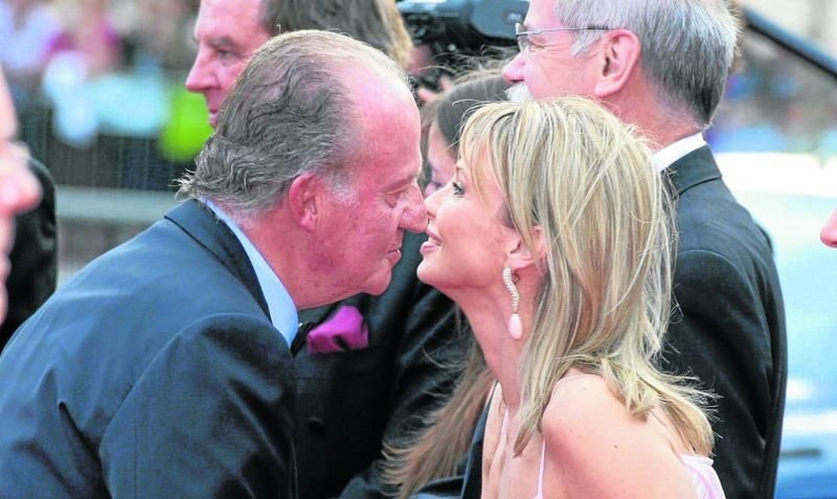 Don Juan Carlos y Corinna Larsen en unos premios en Barcelona en 2006.
