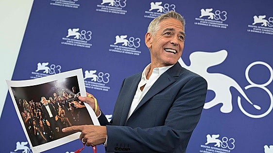 Clooney asegura en Venecia que la IA amenaza al cine y al periodismo