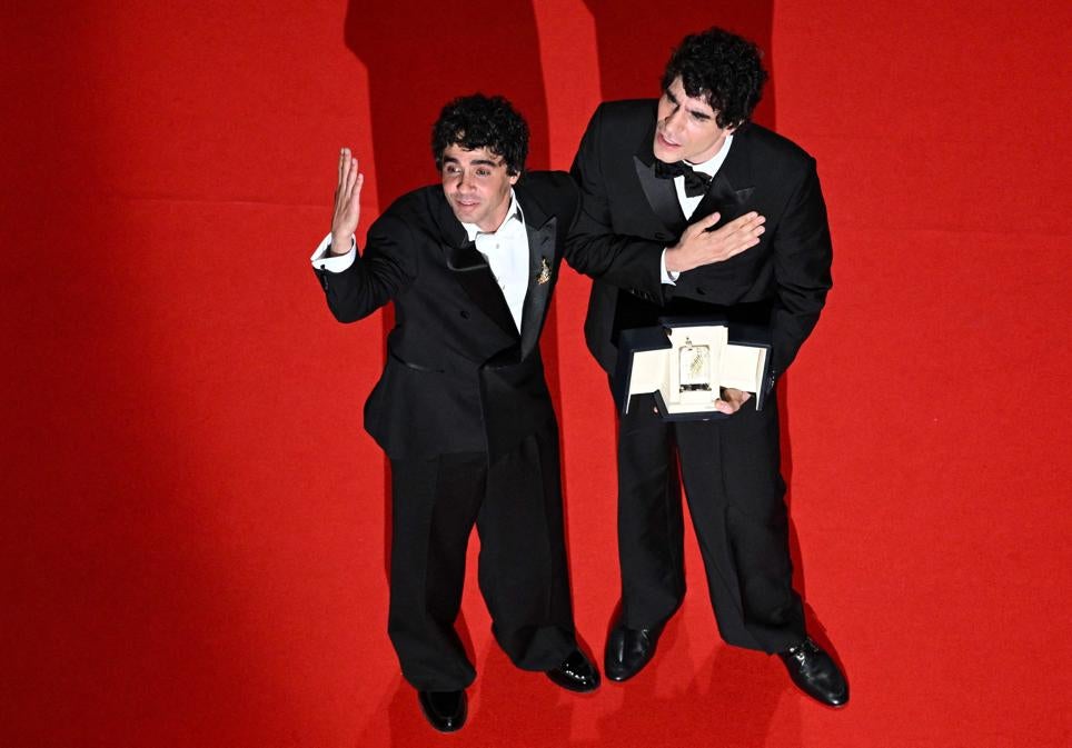 Ambrosi y Calvo tras recibir el premio en Cannes.