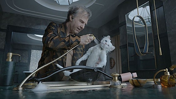 Tom Cruise es un avaro magnate del petróleo... y algo más en 'Digger'