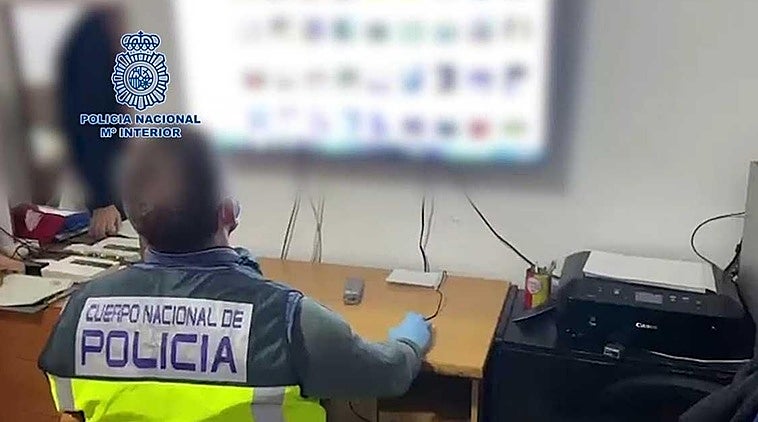 Detenido en Tarragona por un presunto delito de acoso y pornografía infantil: 2.958 fotografías y 213 vídeos intervenidos